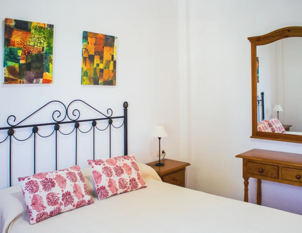 1 habitación con cama de matrimonio